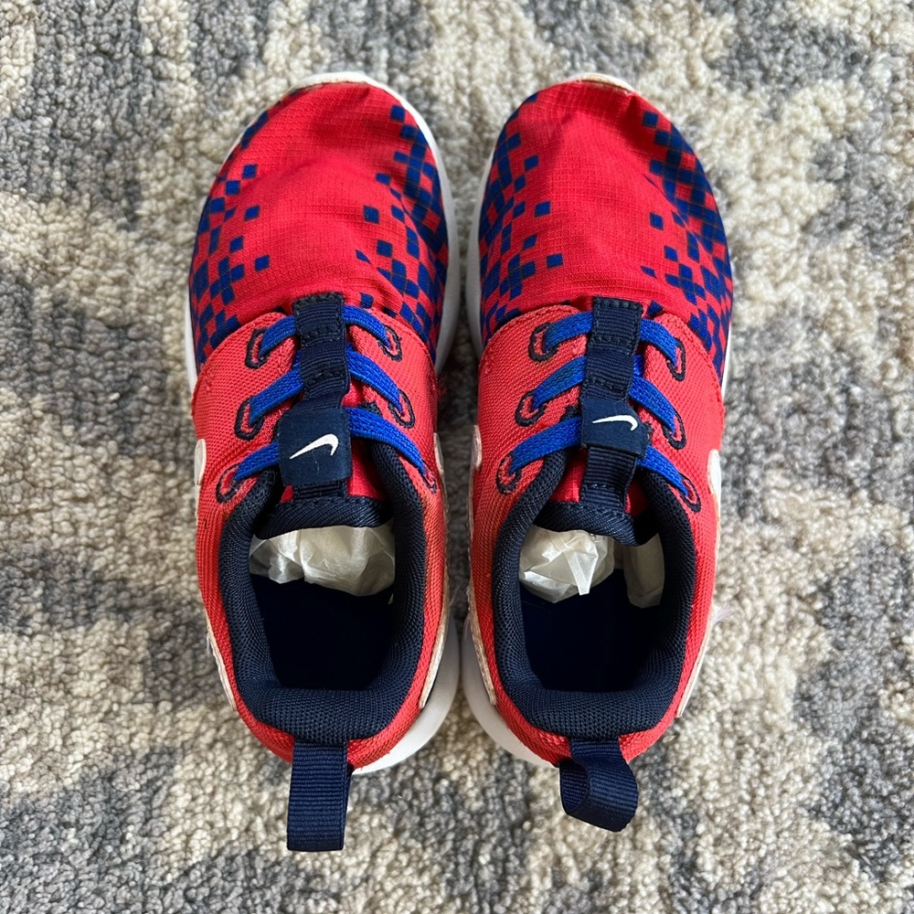 Nike size 8 little kids sneakers